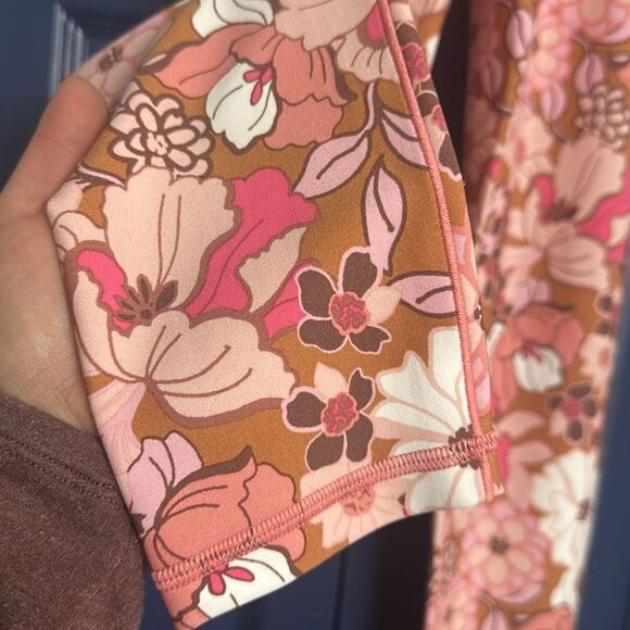 Offline by Aerie High Waisted Crossover Leggings Pink Floral Print Size M - Picture 4 of 6